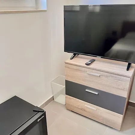 New 5 Bedroom Apartment